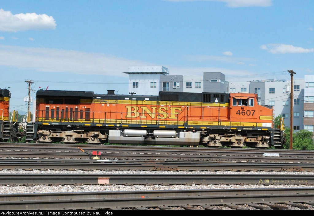 BNSF 4607